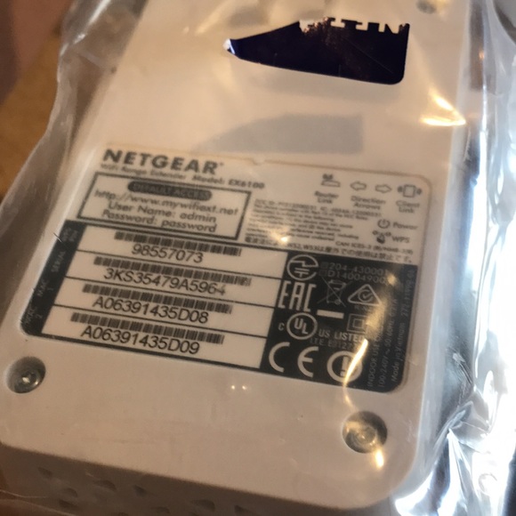 Netfear WiFi Range Extender Model EX6100, AC750 - Picture 4 of 4